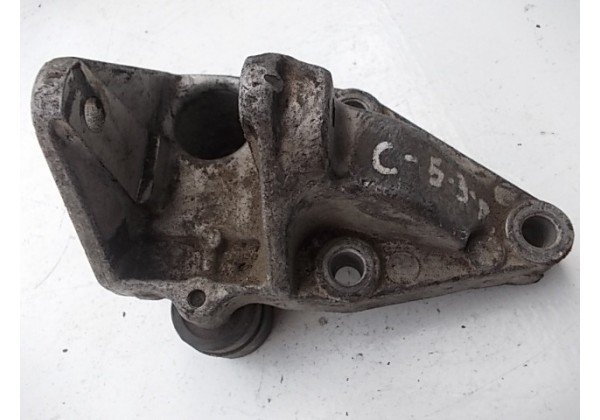 Кронштейн двигуна правий Citroen С5 1.8, 2.0, 9631853780
